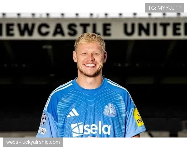 点球大战瞬间：拉姆斯代尔扑点后振臂怒吼，点燃全场